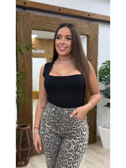 BASICA LICRA CUELLO CUADRADO