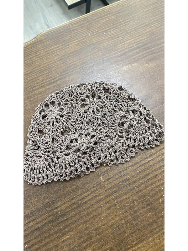 CASQUETE FLOR MARRON